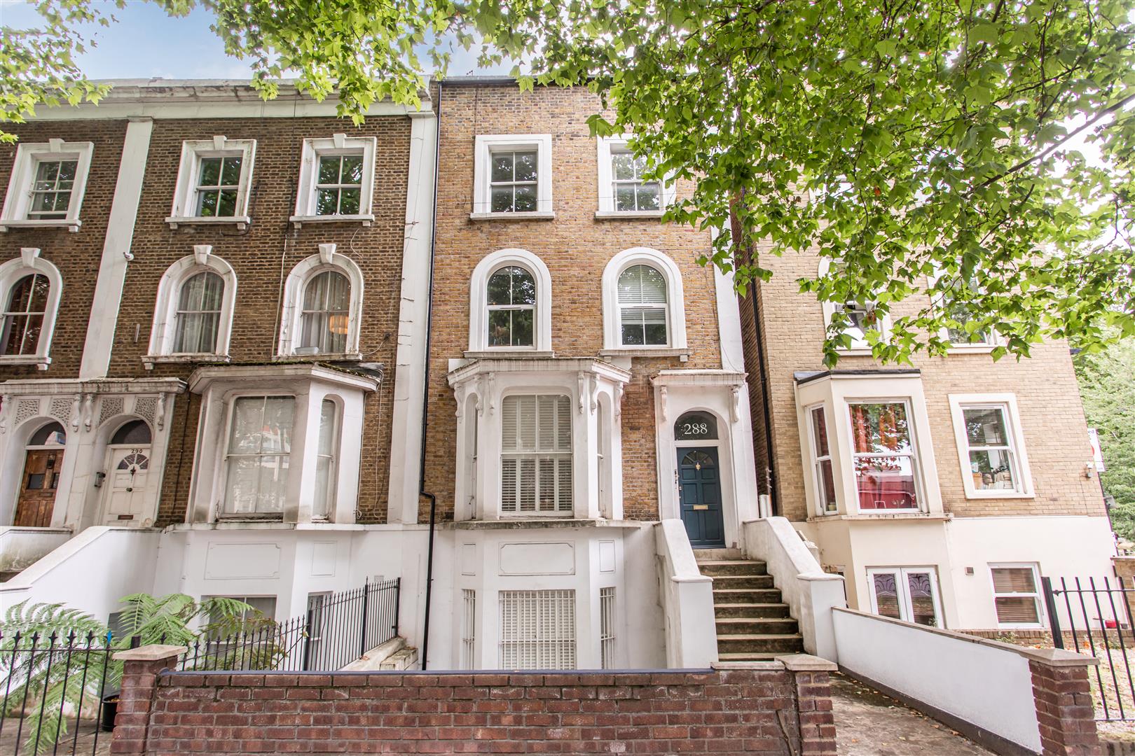 3 bed property in Burdett Road, Limehouse